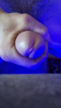 Éjaculation sous le bureau