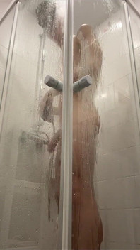 Mau mandi bareng yuk?