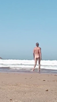 Den na pláži, nahý a sexy - část 1