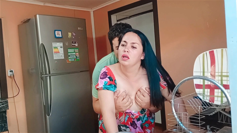 BBW Kelly Mom: ママが変態の継息子にキッチンで犯される