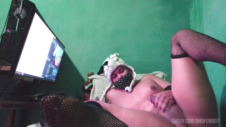Sissy sapeca studio: Slutty tranny with a big ass, spreading their legs and...