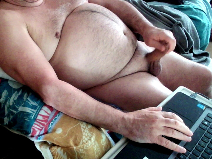 CiccioloBrizzolo: Saya masturbasi sambil menonton video panas