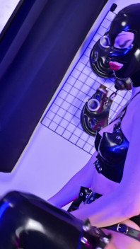 Xxl Latex 스트랩 온 페깅 피트 라텍스 여주인 미스 이슬라 노예 미로 병적