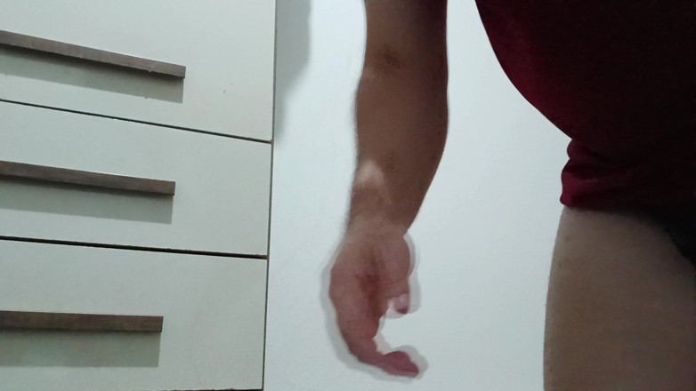 amateurbrazilian: Je te montre mon gros cul pour que tu puisses...