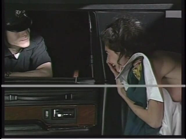 Old Good Porn: リムジンの運転手は、彼の厚いハードコックが彼の車の後ろで吸い込まれ、その後ファックを取得します