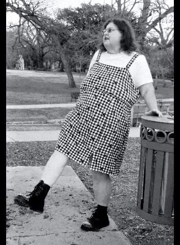 BBW nurse Vicki adventures with friends: Warthogs outfit Spike boot vs zábavné fotografie, které jsou nastaveny...
