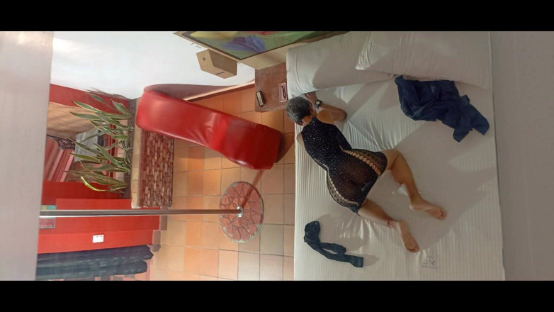Swingersamateur40: Îți amintești vacanța aia? A fost prima dată când am...