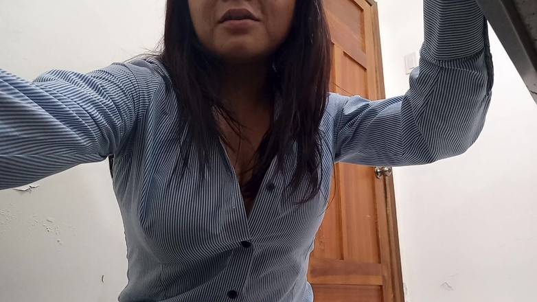 Martin13: Die Sekretärin hat einen neuen Job und macht jetzt pornos...