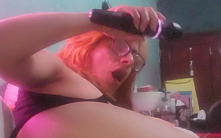 Our threesome adventures: Транссексуал дрочить, думаючи про тебе