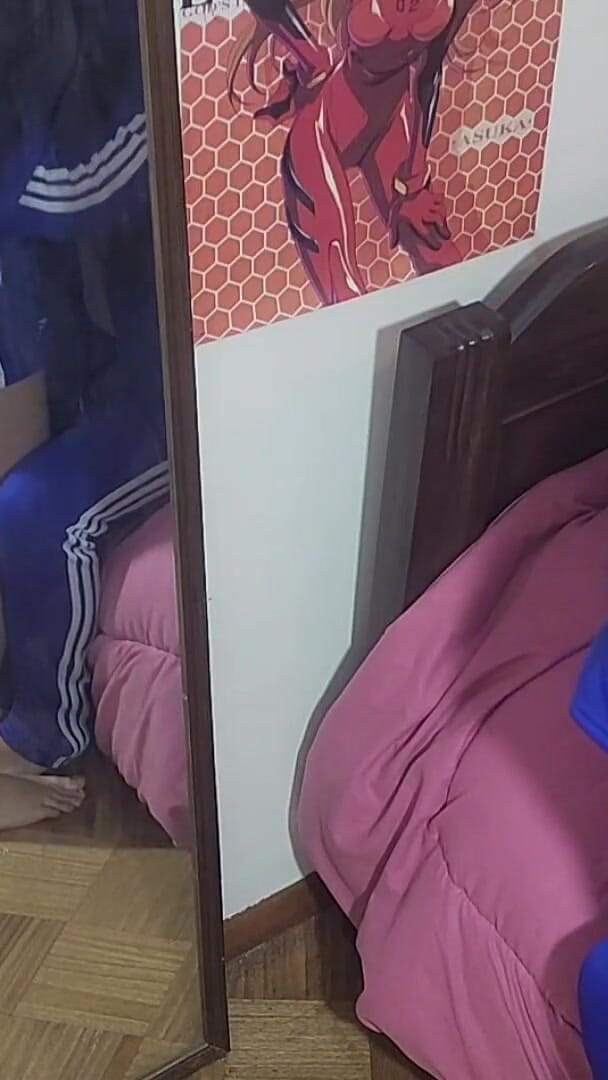 Astrid Cute: 대학 화장실에서 사랑을 했다고 남친에게 말하지 마