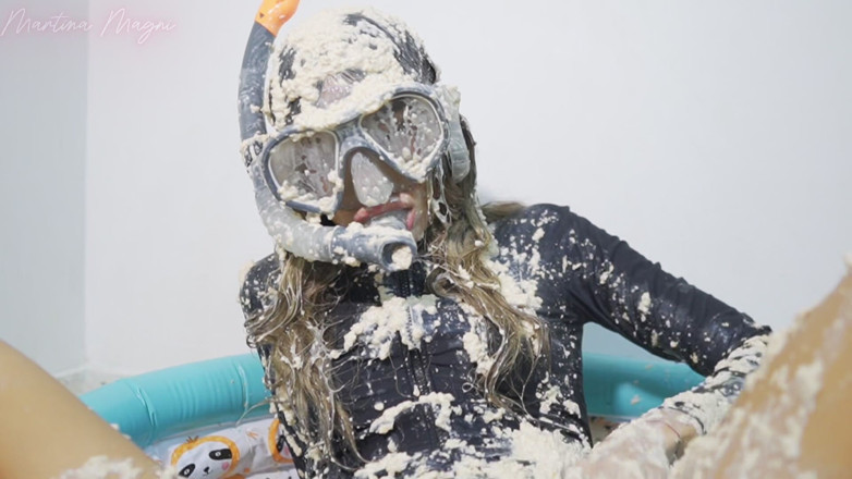 MartinaMagni: Aku menyelami kolam renang yang penuh dengan oatmeal dengan snorkelingku
