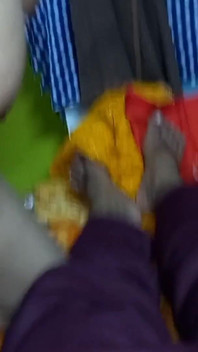 Awek India menghisap zakar cantik saya.