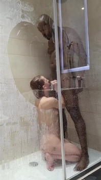 애널을 따먹히는 핫한 십대 소녀