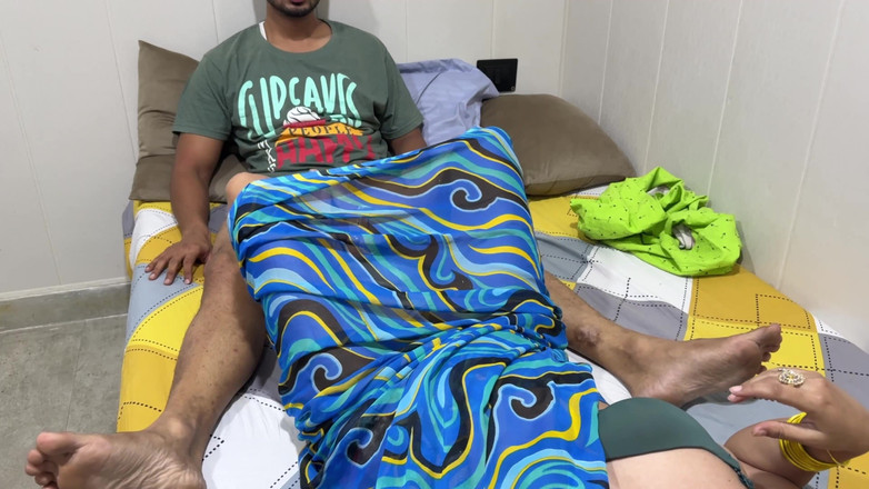 Hornycouple149: Fiul vitreg este dependent de porno și mama vitregă își folosește corpul...