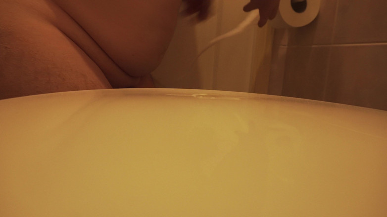 MiniCorgi: Midget jerking off in the toilet