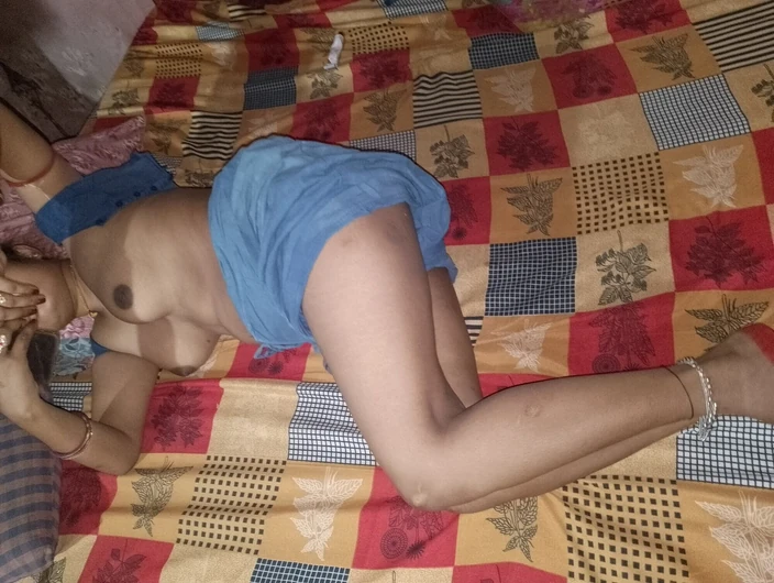 HottishDot28: Dheere Se Daliye, Virgin Hu' - Desi studentka 18+ hindština mluví sprostě...