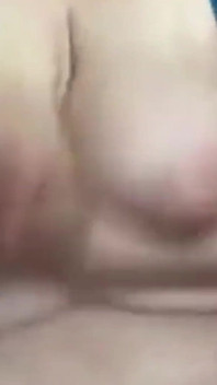 Splendida donna culona mi succhia i capezzoli che rimbalzano schiaffeggiando le mie grandi tette