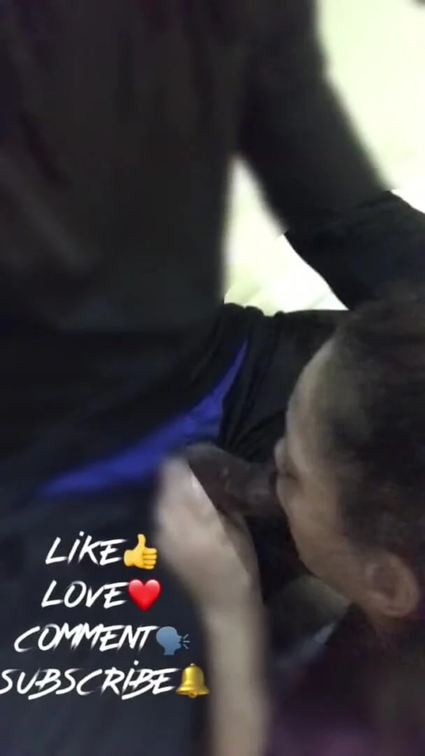 Purge_her: Suge-mi pula până îmi ejaculez în gât