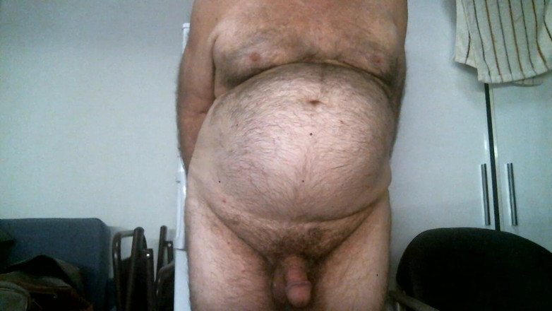 Coach Karl dude lodge: Antrenorul Karl Belly și frecarea sfârcului