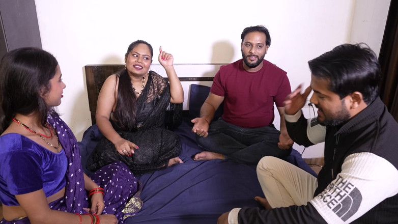 Desiwolfalex: Hintli arkadaş karısını diğer çiftle değiştiriyor seks videosu Hintçe ses