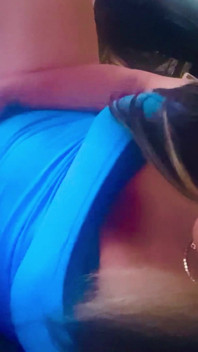 Krissy Sweets streelde haar ze pik