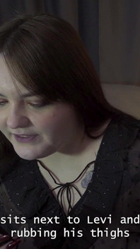 Pornstory: Stella sorride malizioso mentre è il suo ragazzo con uno strap-on