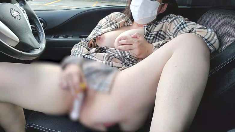 aika: 車の中でオナニーする人妻