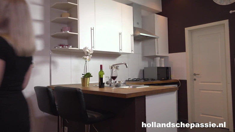Hollandsche Passie: Si blonde seksi terlupa seluar dalamnya - Hollandschepassie