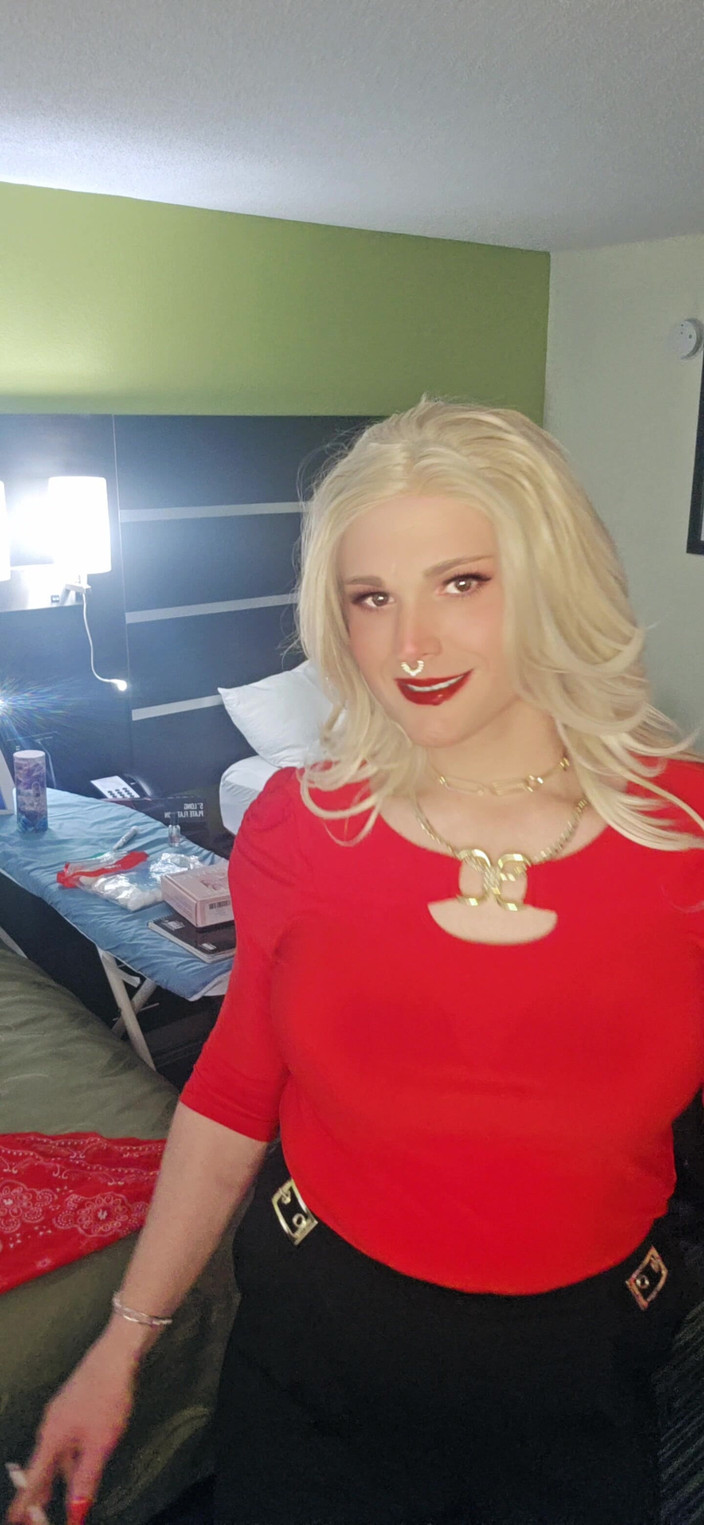 Darkfetish2k: Kylie Rey (किन्नर) वह बुरी है वह सबसे हॉट धूम्रपान वाली किस्म है