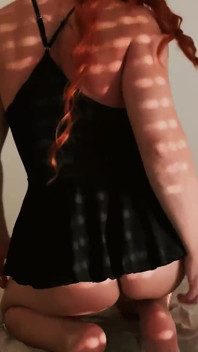 Cadela Ruiva Com Uma Bunda Enorme