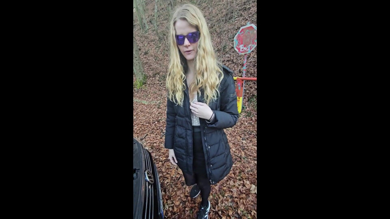 Bikergirl_97: Neujahrs Auto-panne Endet Mit Bezahl Blowjob Und Facial
