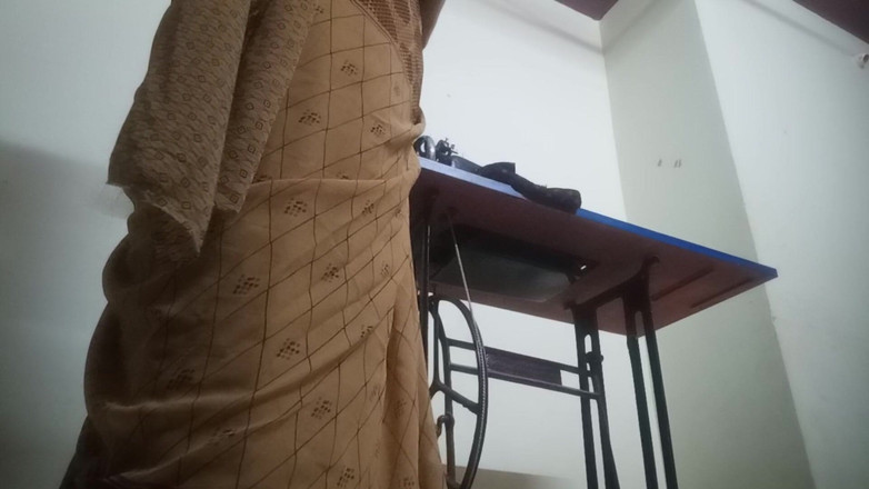 Telugu-fuckers: 泰卢固阿姨与邻居裁缝家伙肮脏谈论泰卢固-fuckers