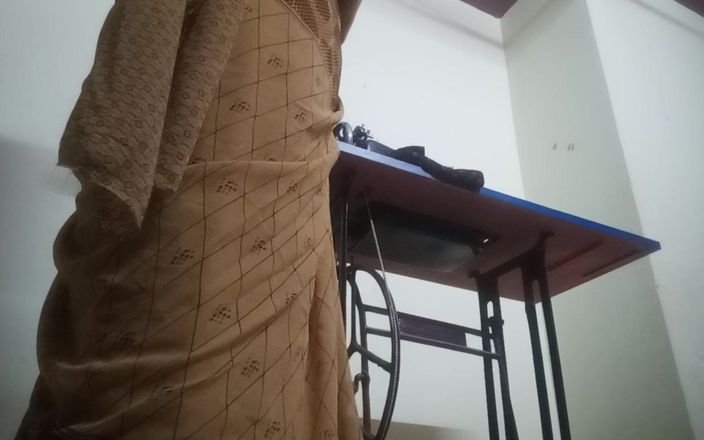 Telugu-fuckers: Mătușă telugu se fute cu vecinul croitor vorbește murdar despre...