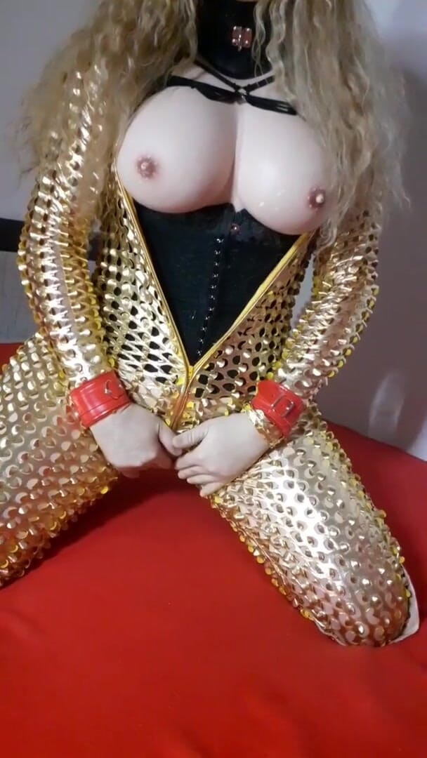 Erica Doll: Bộ đồ mèo vàng