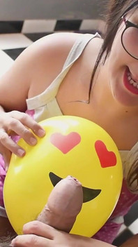 Hermanastra Kata en globo doble mamada - Bunny Looner