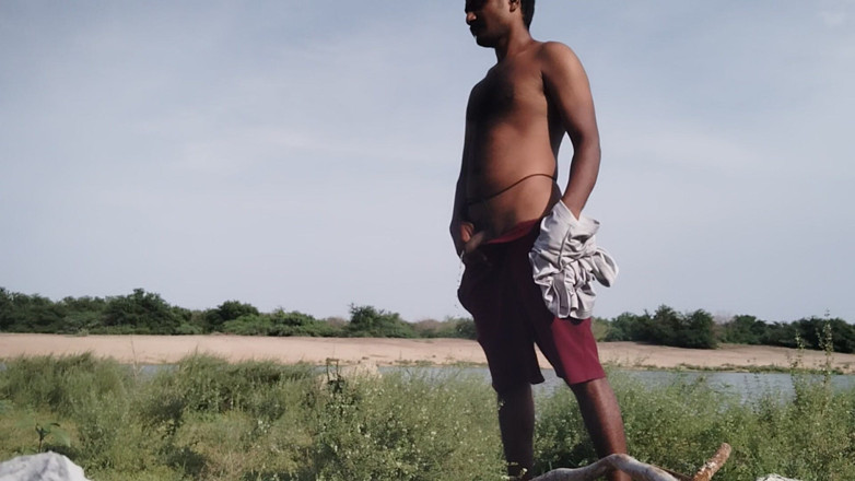 KUMBHA MANOJ KUMAR: Xhard - perfektní životní partner Jemně si užívá stříkání