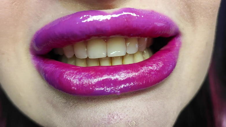 Princess18_: Une géante mange 7 personnes super minuscules