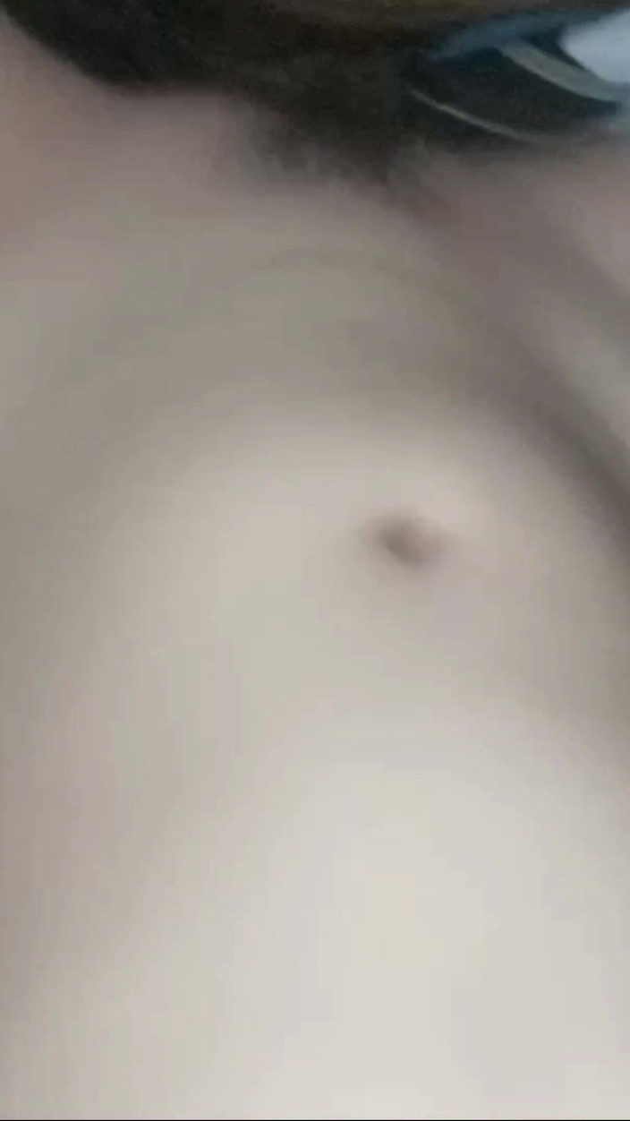 KingLeo: Sumpah Ini Memek Sempit Teman Enak Banget Dihajar Kontol Habis...