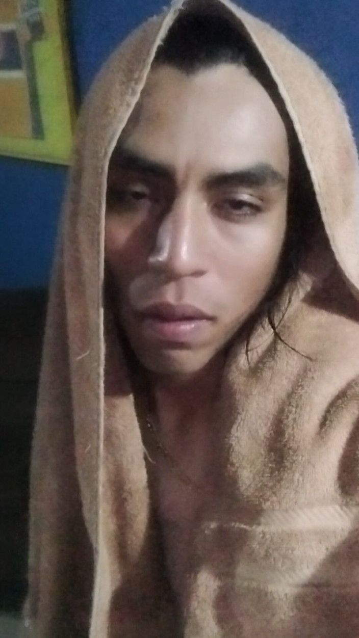 AlexAlejandro13: Je sors de la douche pour que tu me voies...