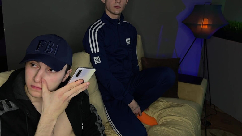 Falcon Al: Симпатичные твинки занимаются тройничком, пока их родителей нет дома