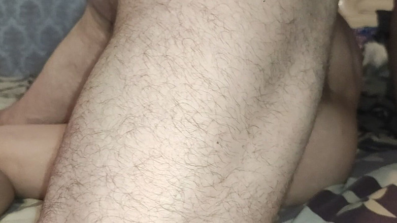 Irochka3008: Sdraiato di lato - peloso e con il sedere, veloce da...