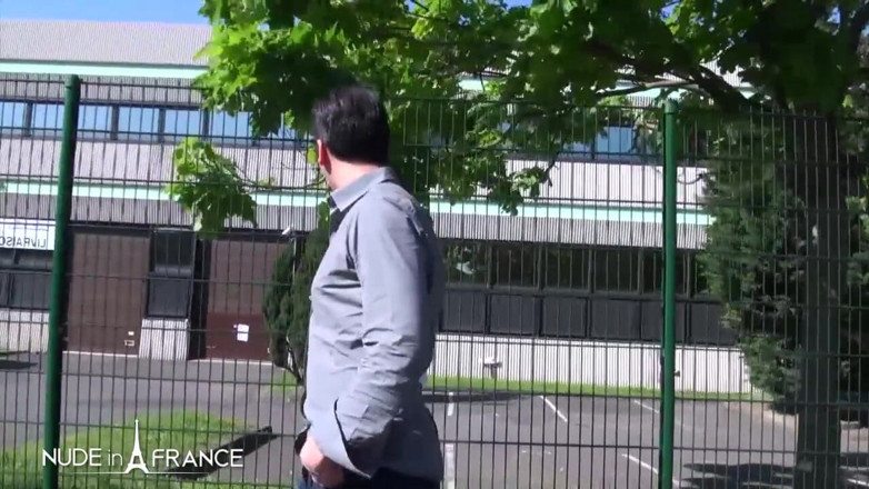 Nude in France: Sexy brunette betrapt op straat, hard anaal geneukt en in...
