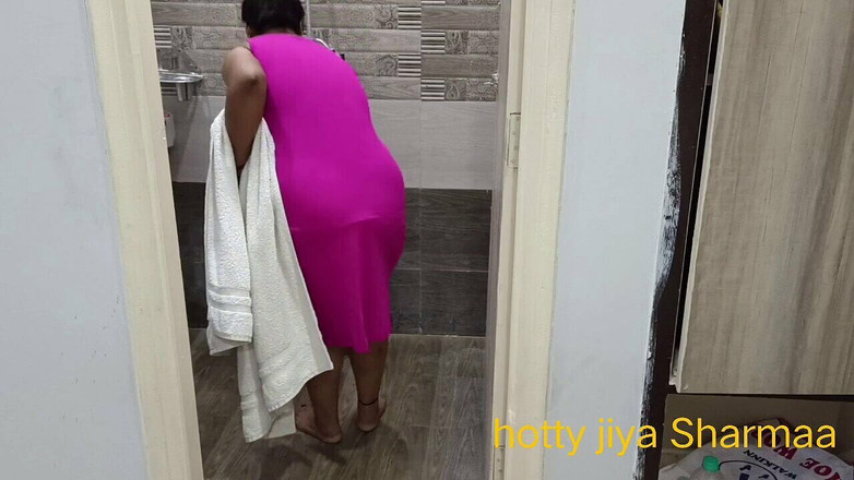 Hotty Jiya Sharmaa: Heiße, milchige sonali spielt mit einem schwanz