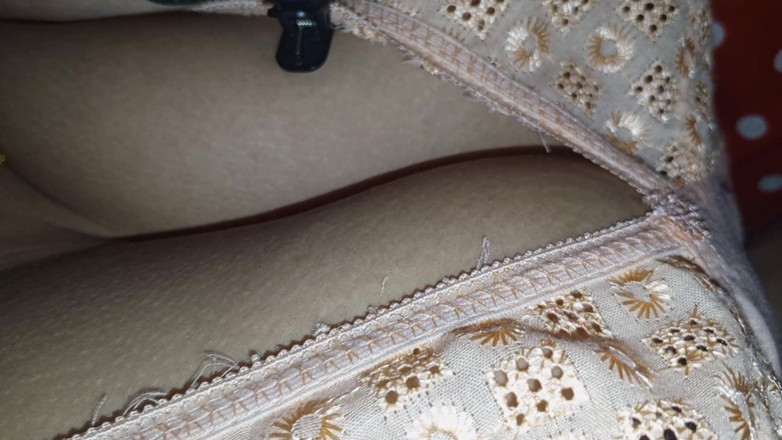 Nadiyabd: Sima sarkar在牛奶孟加拉语音频上倒精液，西玛萨尔卡性爱孟加拉色情视频