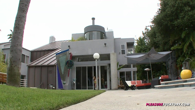 PurefilmsTv: Perfekter großer hintern mit engem arschloch reitet reifen schwanz und...