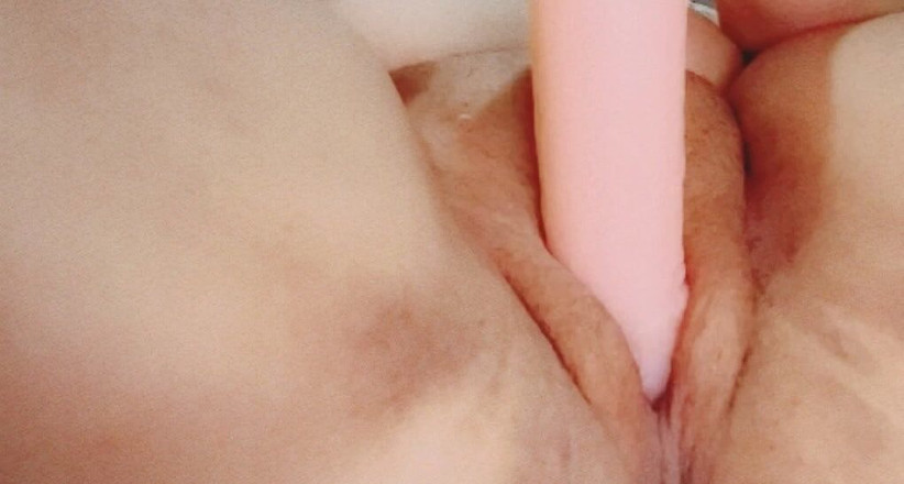 Averystar: Teenka si po vysoké škole hraje s těsnou kundičkou