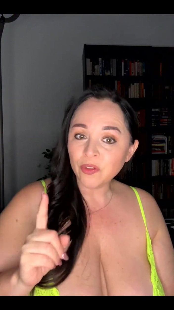 Amanda Thickk:  Amanda Thickk स्ट्रीम