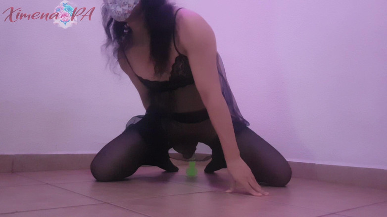 Ximena PA: Jeżdżę świecącym dildo w seksownej bieliźnie