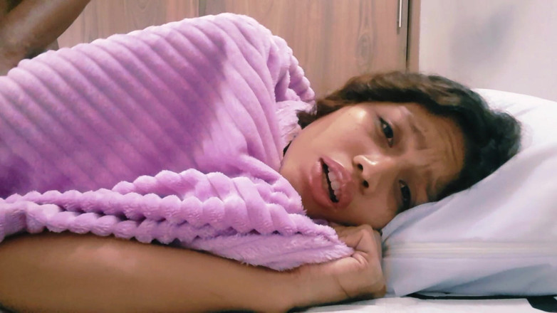 kafesexxx: Jak to může udělat své nevlastní sestře? Sdílení postele s...