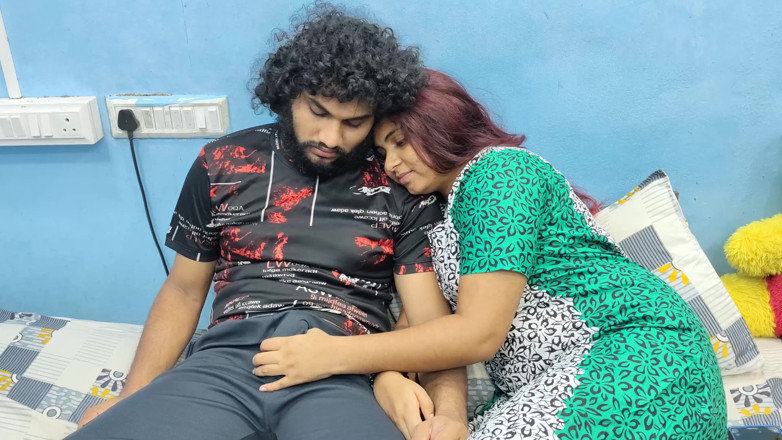 Vaigavarun Feet romance: Punheta romance de casal indiano mallu